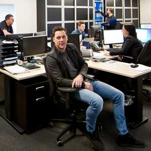 Tom van den Elzen Zwembaden B.V. Logo