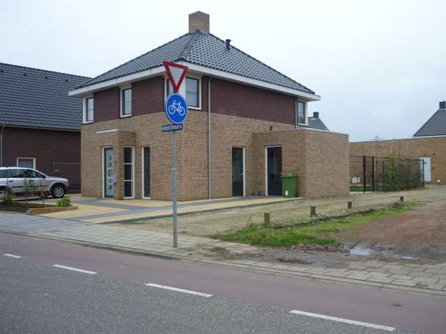 l_38146f3139.jpg