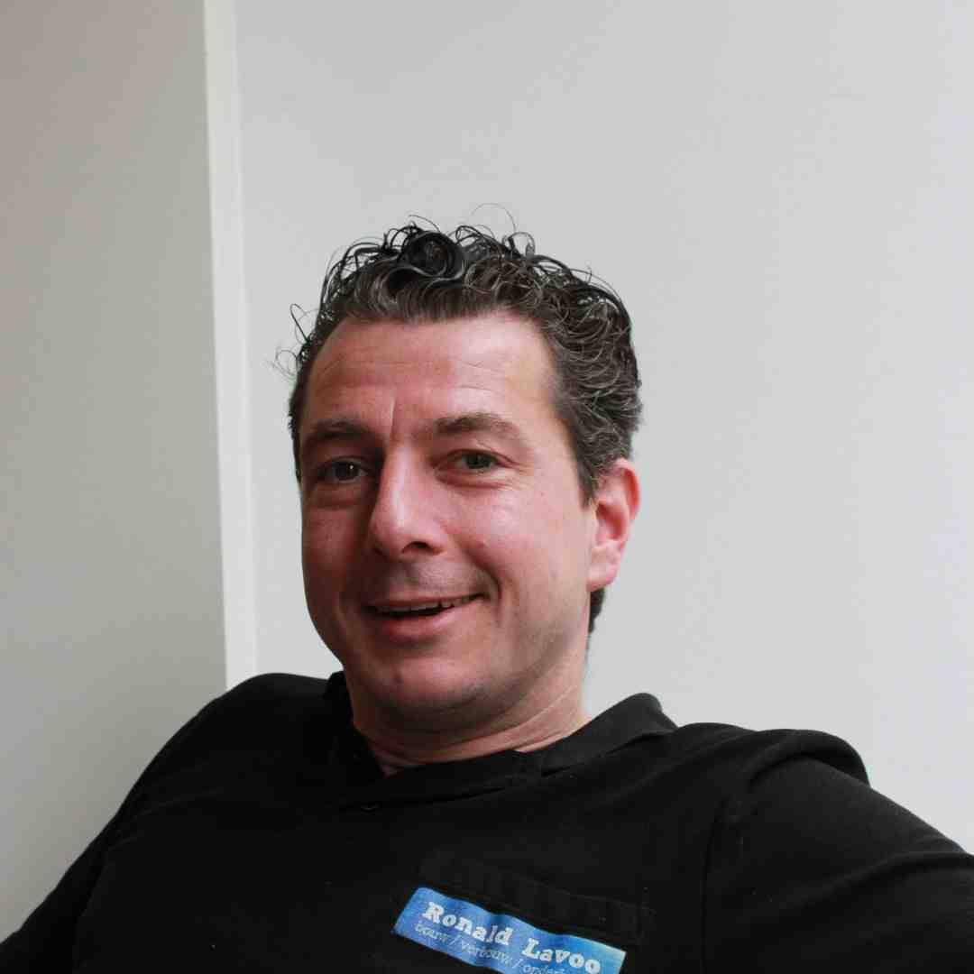 Ronald Lavoo Bouw Verbouw Onderhoud Logo