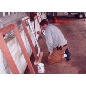 E.V. Bouw-, Timmer- en Installatiebedrijf B.V. Logo