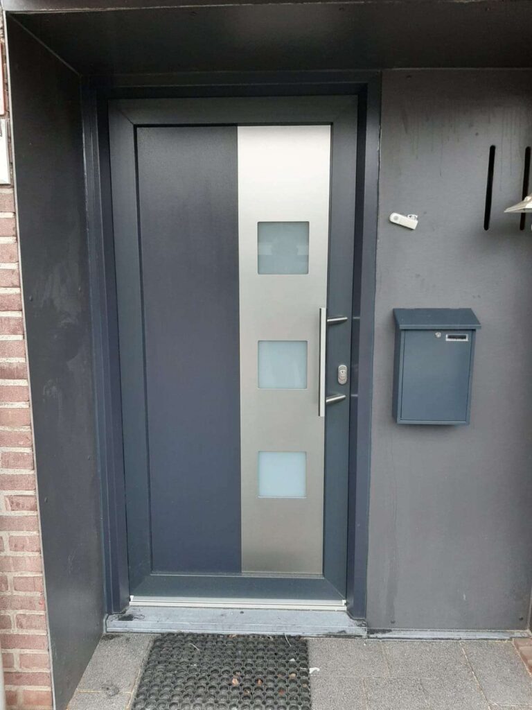 l_2150c13f40.jpg