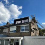 Plaatsen antracietkleurige dakkapel met rolluiken Afbeelding 2