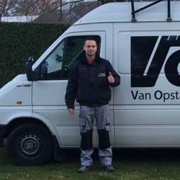 Van Opstal bouw en timmerwerken Logo
