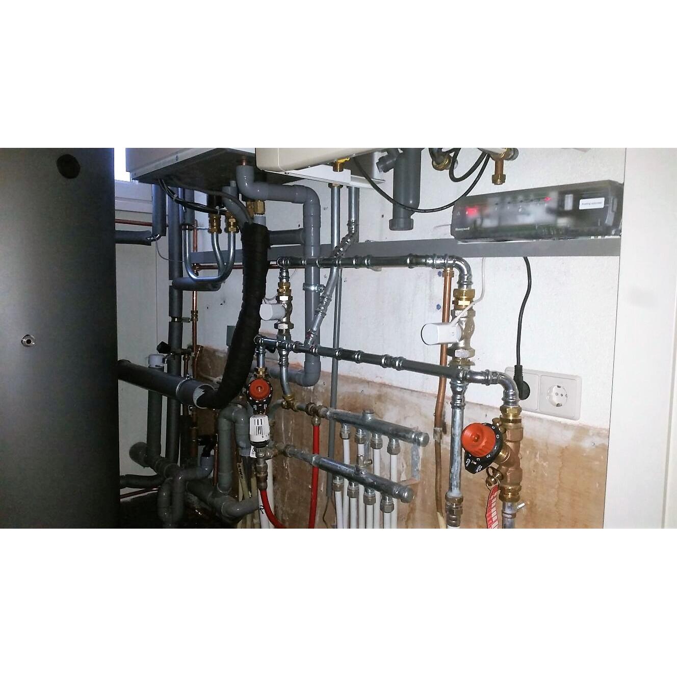 Ravenshorst Holding B.V. Logo