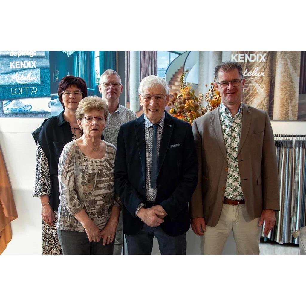 Van den Eijnde Woninginrichting en Zonwering Logo