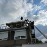 Plaatsen antracietkleurige dakkapel met rolluiken Afbeelding 3