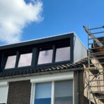 Plaatsen antracietkleurige dakkapel met rolluiken Afbeelding 1