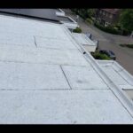 Het Plat dak voorzien van witte bitumen Afbeelding 1