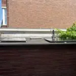 Zonnepanelen plaatsen van dak tot meterkast kabels onder de tegels Afbeelding 1