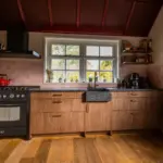 Houtlook keuken met granieten blad Afbeelding 1