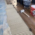 woonkamervloer ,houtlooktegels 1.80x0.22 Afbeelding 1