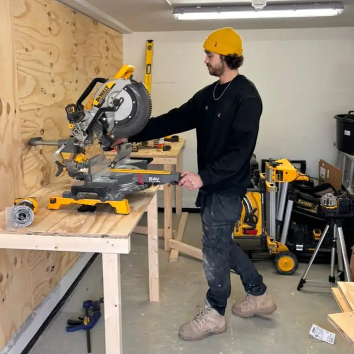 Klusbedrijf Johnny Logo