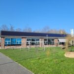 Zonnepanelen op bassischool Afbeelding 1