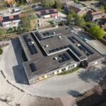 Zonnepanelen op bassischool Afbeelding 1