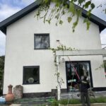 Reiningen van de gevel met softwash Afbeelding 1